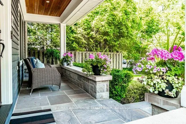 Photo 5 of 44 Head Street, Oakville, Central — HOMEH