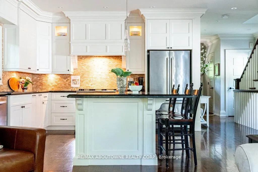 Photo 14 of 44 Head Street, Oakville, Central — HOMEH