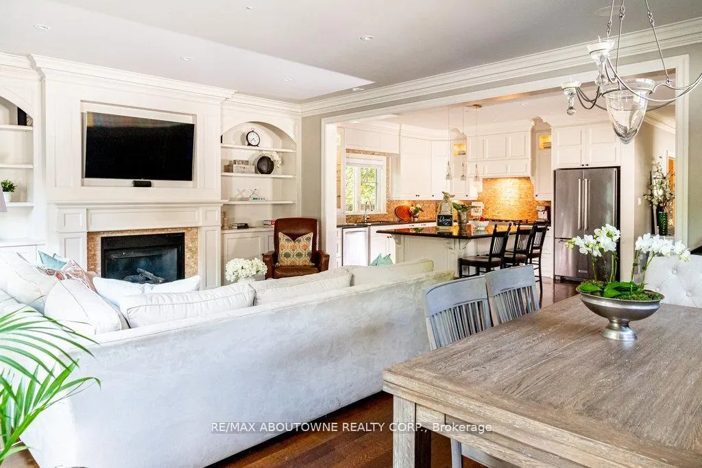 Photo 18 of 44 Head Street, Oakville, Central — HOMEH