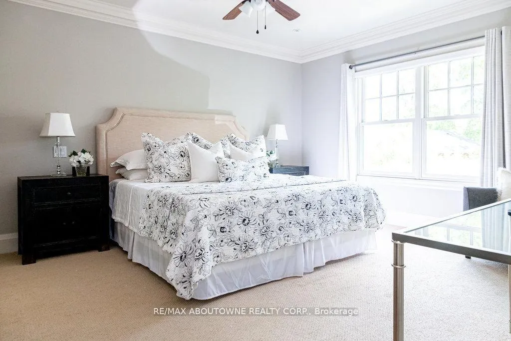 Photo 24 of 44 Head Street, Oakville, Central — HOMEH