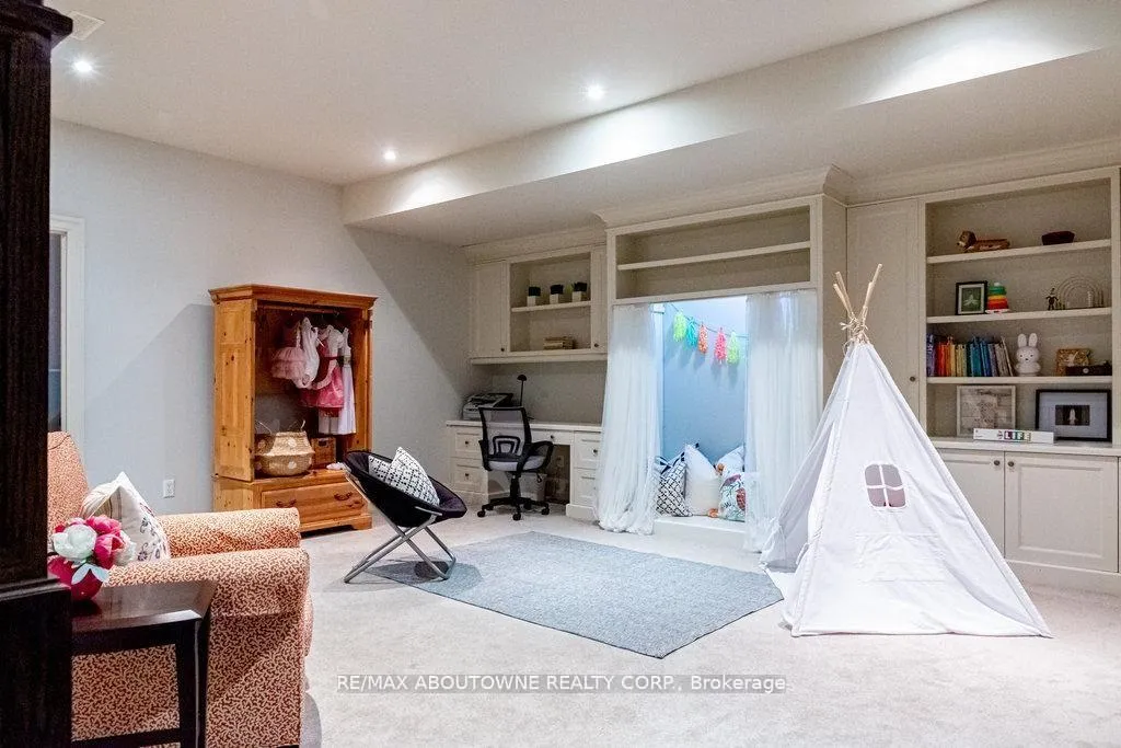 Photo 33 of 44 Head Street, Oakville, Central — HOMEH