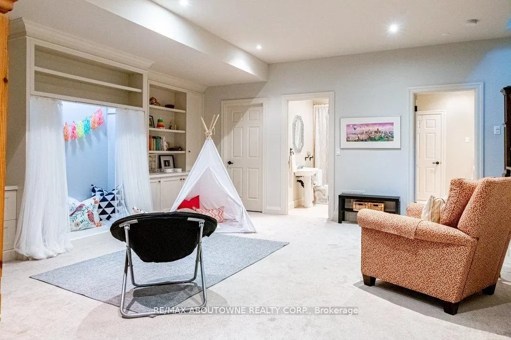 Photo 34 of 44 Head Street, Oakville, Central — HOMEH
