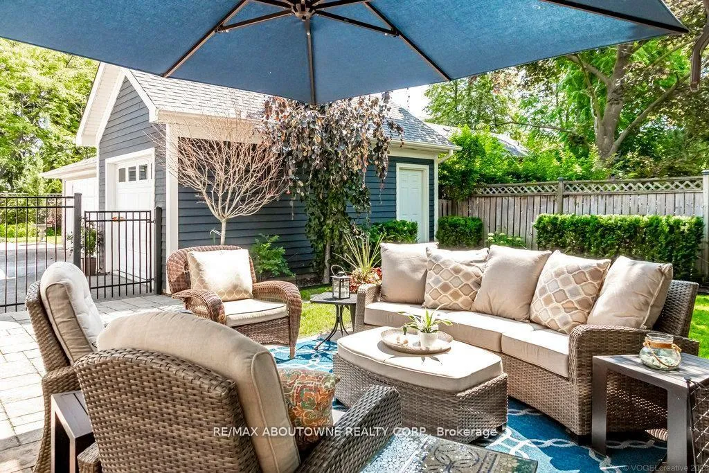 Photo 43 of 44 Head Street, Oakville, Central — HOMEH