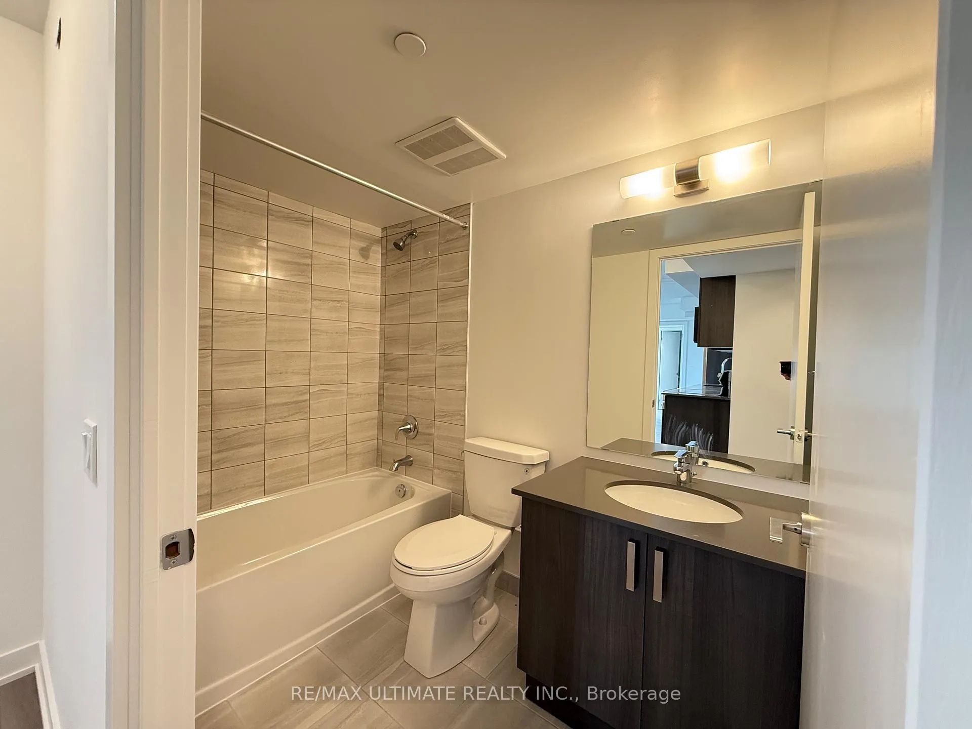 Photo 7 of Unit 1711, 1010 Sandy Beach Road, Pickering, Bay Ridges — HOMEH