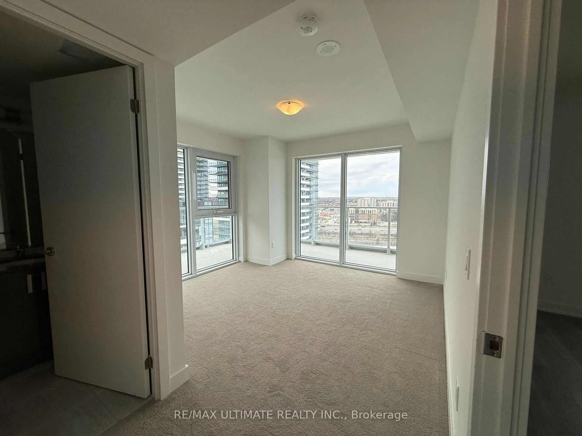 Photo 8 of Unit 1711, 1010 Sandy Beach Road, Pickering, Bay Ridges — HOMEH