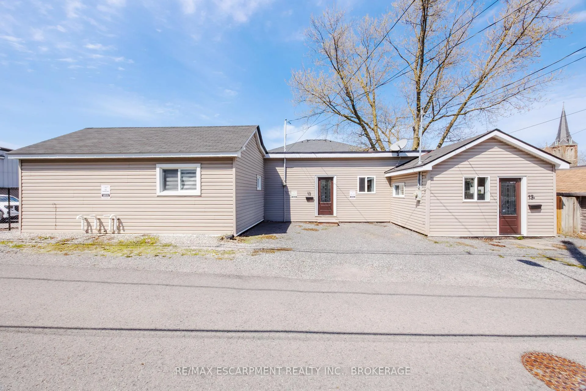 Photo 2 of 13 Chestnut Lane, St. Catharines, Secord Woods — HOMEH