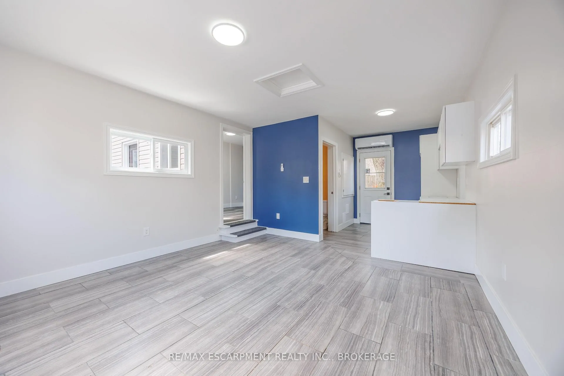 Photo 3 of 13 Chestnut Lane, St. Catharines, Secord Woods — HOMEH