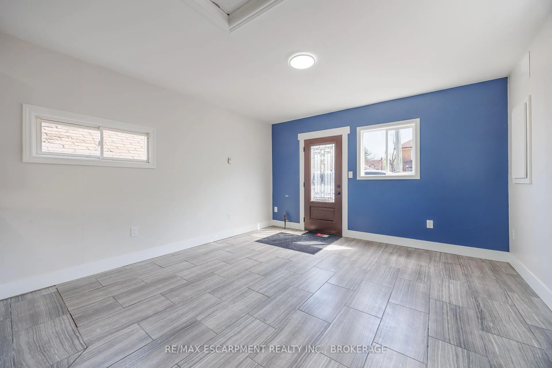 Photo 4 of 13 Chestnut Lane, St. Catharines, Secord Woods — HOMEH