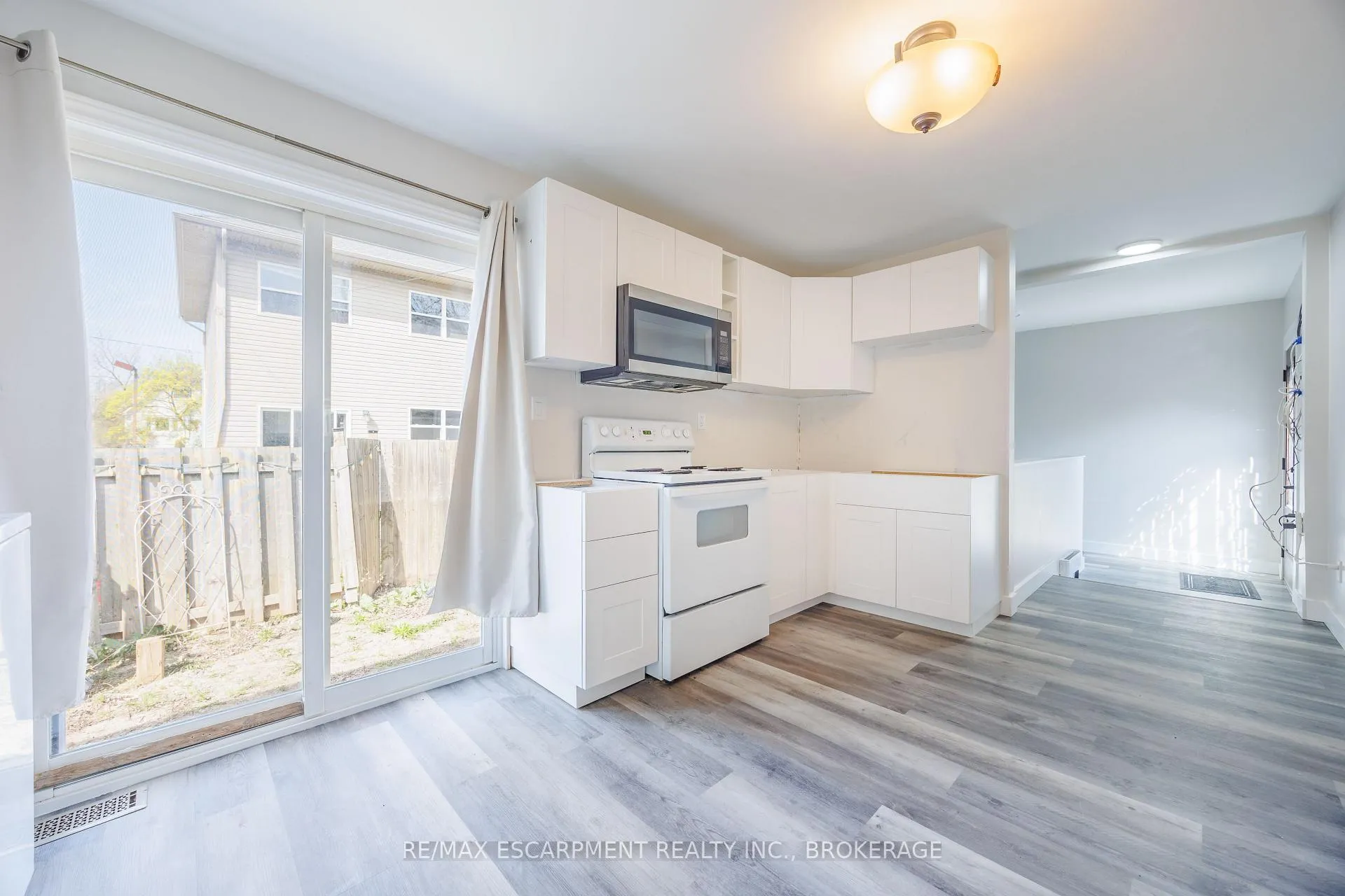 Photo 10 of 13 Chestnut Lane, St. Catharines, Secord Woods — HOMEH