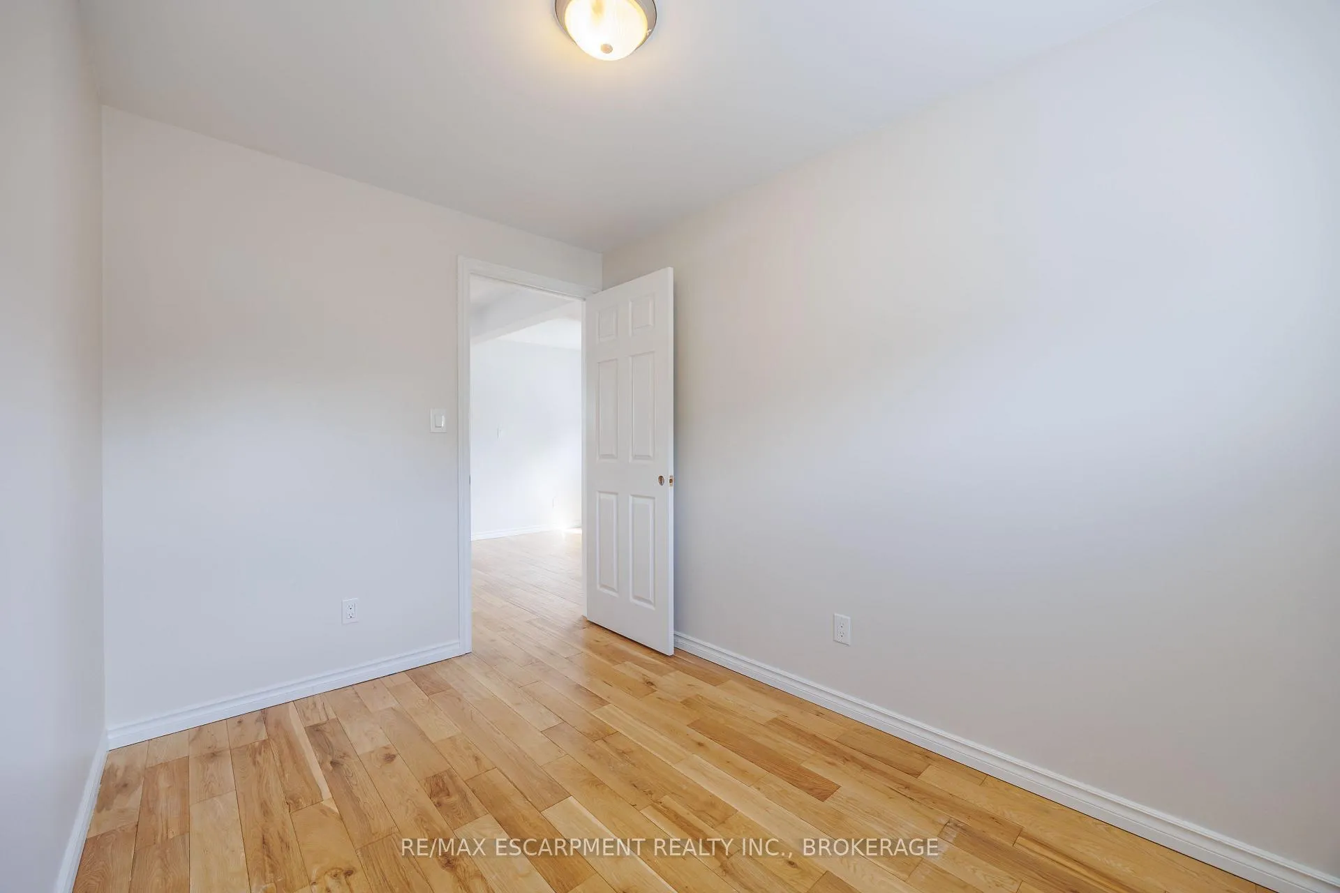 Photo 16 of 13 Chestnut Lane, St. Catharines, Secord Woods — HOMEH
