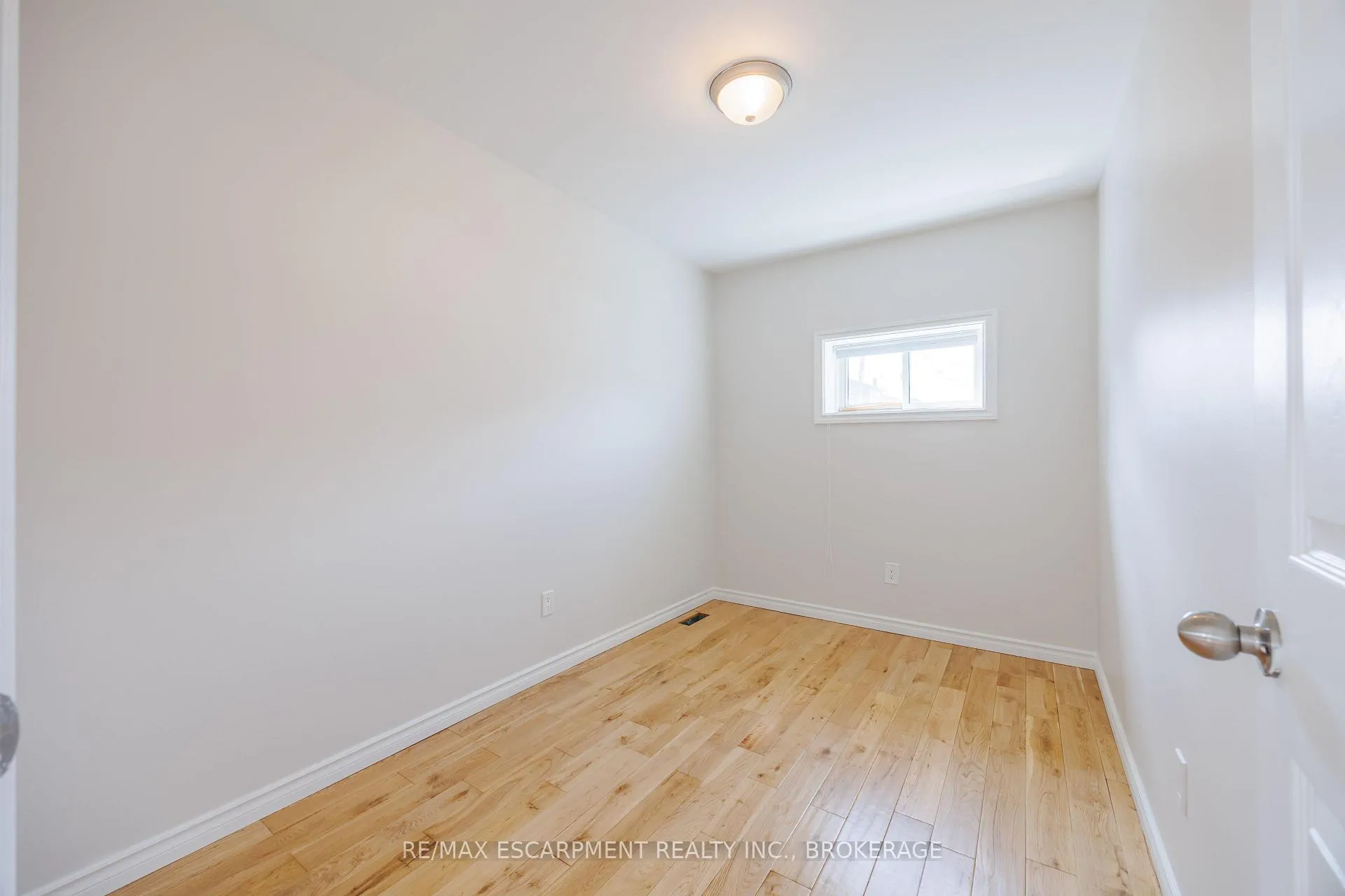 Photo 17 of 13 Chestnut Lane, St. Catharines, Secord Woods — HOMEH
