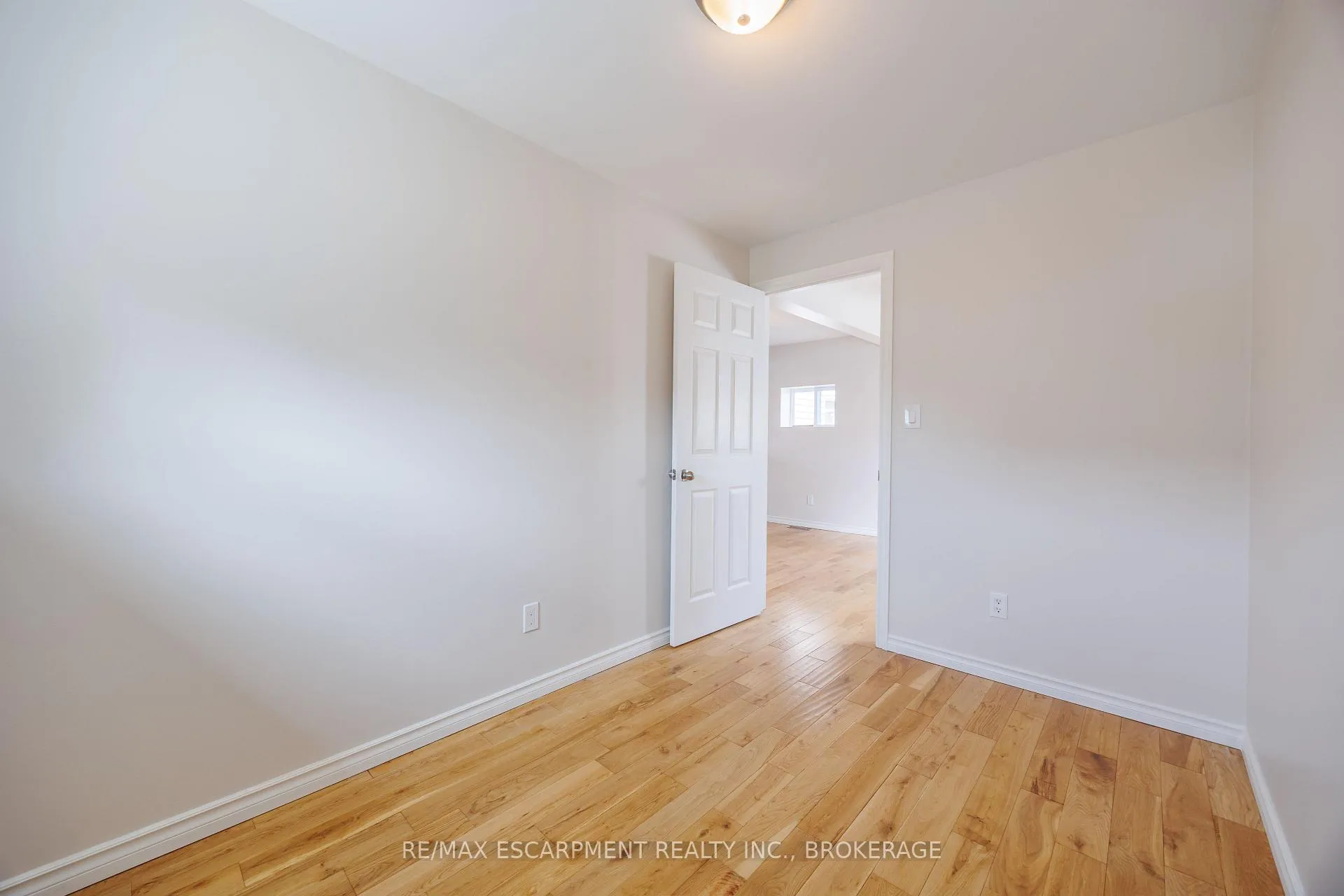 Photo 18 of 13 Chestnut Lane, St. Catharines, Secord Woods — HOMEH