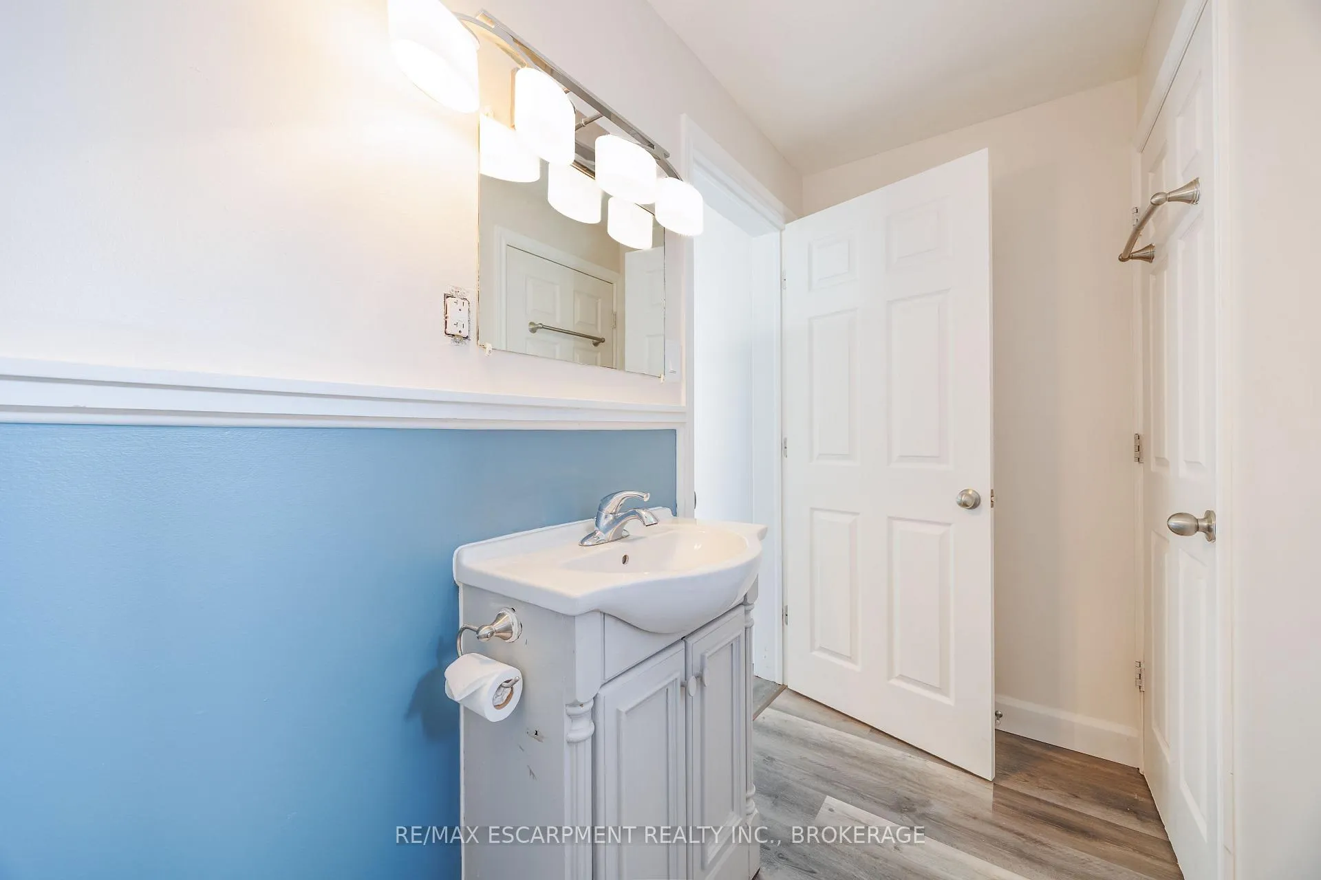 Photo 19 of 13 Chestnut Lane, St. Catharines, Secord Woods — HOMEH
