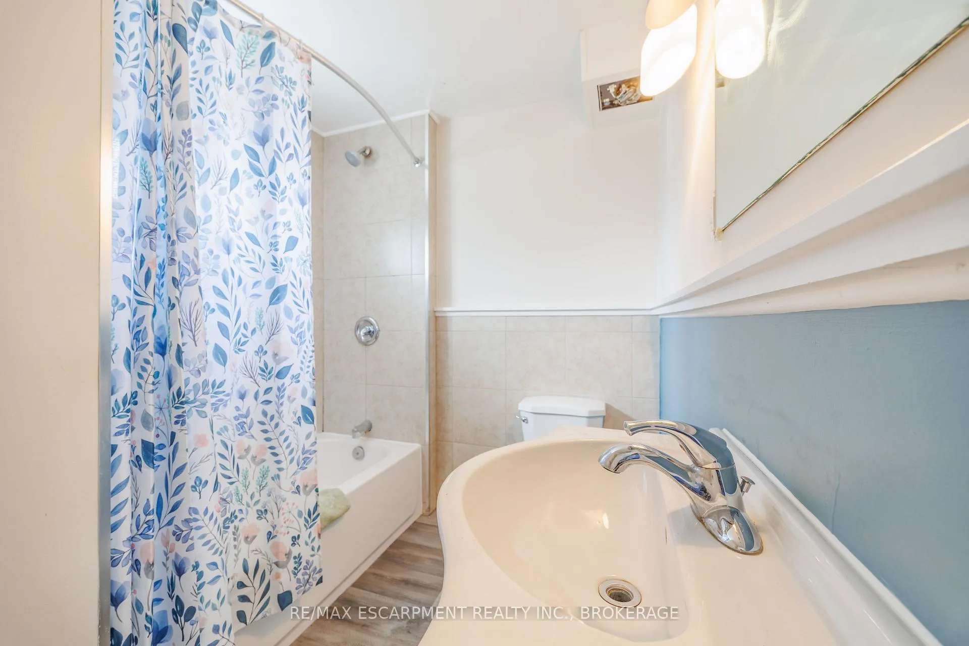Photo 20 of 13 Chestnut Lane, St. Catharines, Secord Woods — HOMEH
