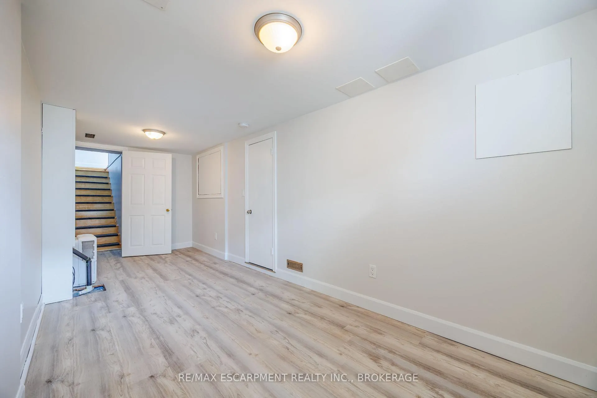 Photo 22 of 13 Chestnut Lane, St. Catharines, Secord Woods — HOMEH