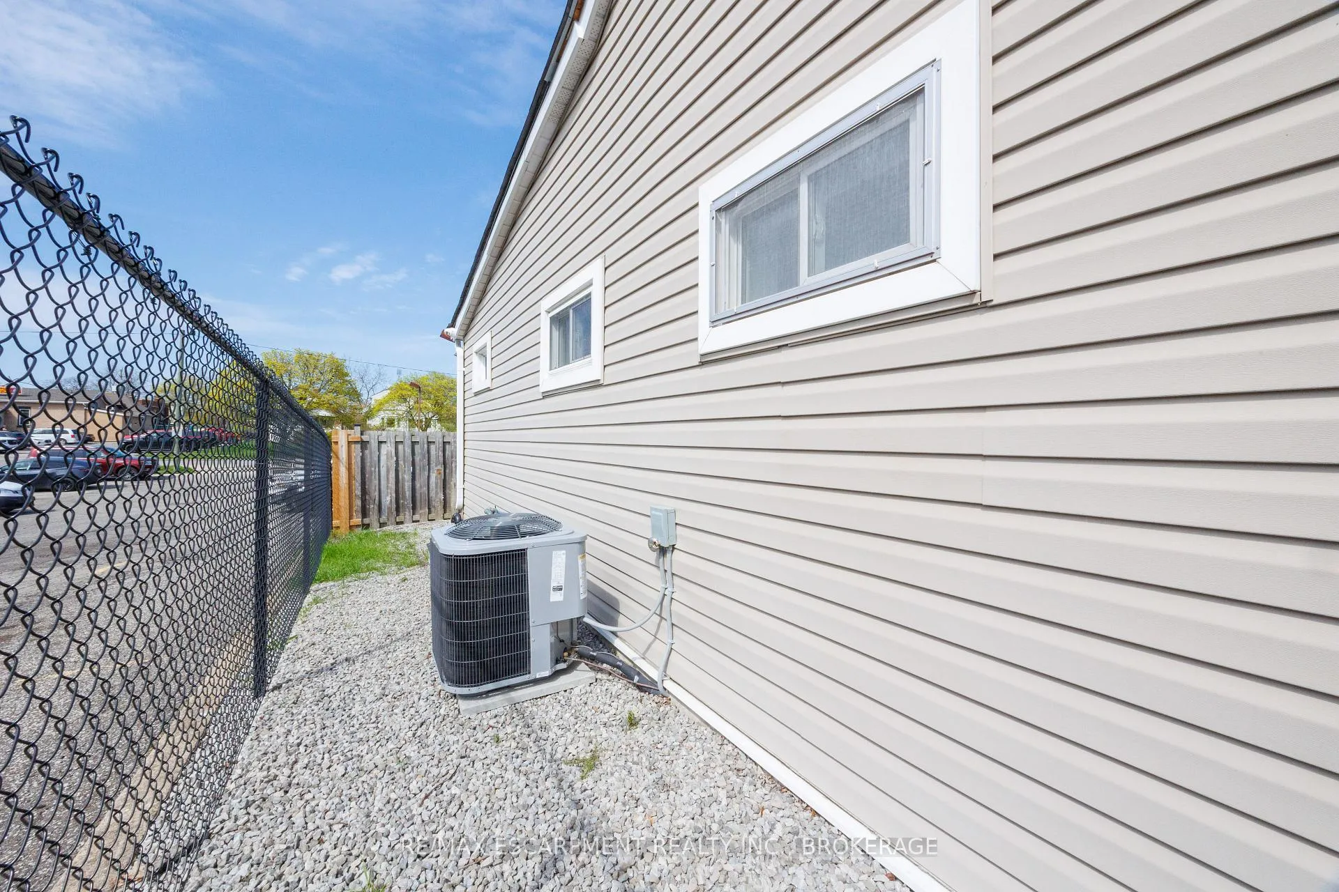 Photo 23 of 13 Chestnut Lane, St. Catharines, Secord Woods — HOMEH