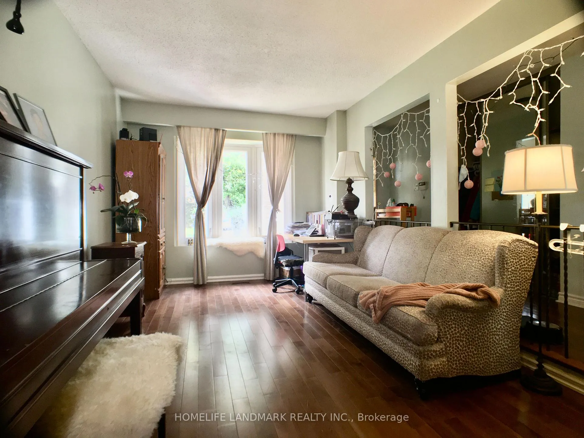 Photo 5 of Unit Main+Upper, 29 West Borough Street, Markham, Aileen-Willowbrook — HOMEH