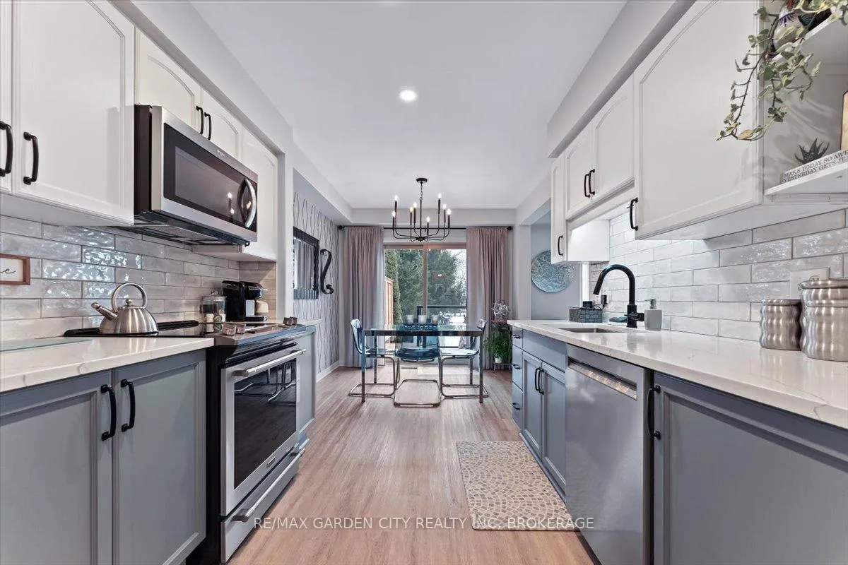 Photo 7 of 166 Lawrence Lane, Pelham, Fonthill — HOMEH