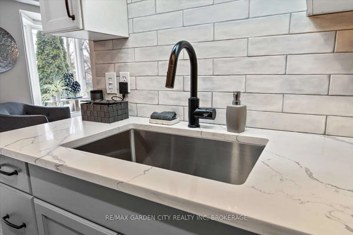 Photo 8 of 166 Lawrence Lane, Pelham, Fonthill — HOMEH