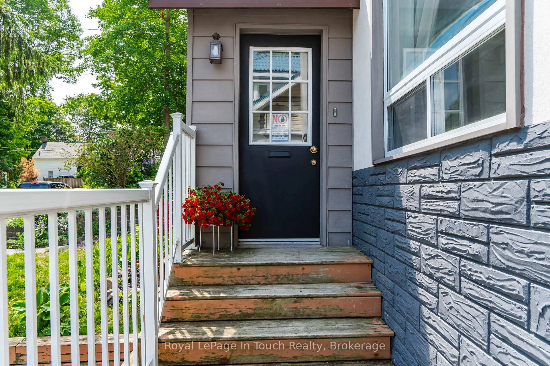 Photo 5 of 330 Third Street, Midland — HOMEH
