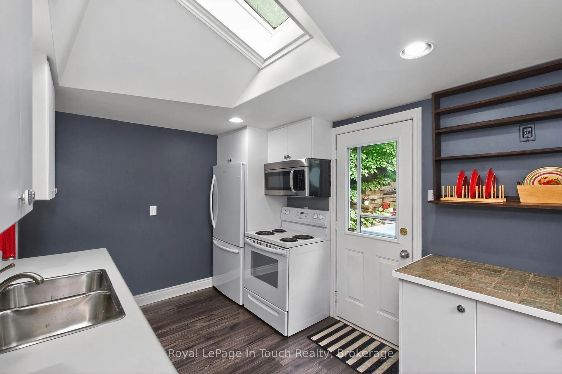 Photo 17 of 330 Third Street, Midland — HOMEH