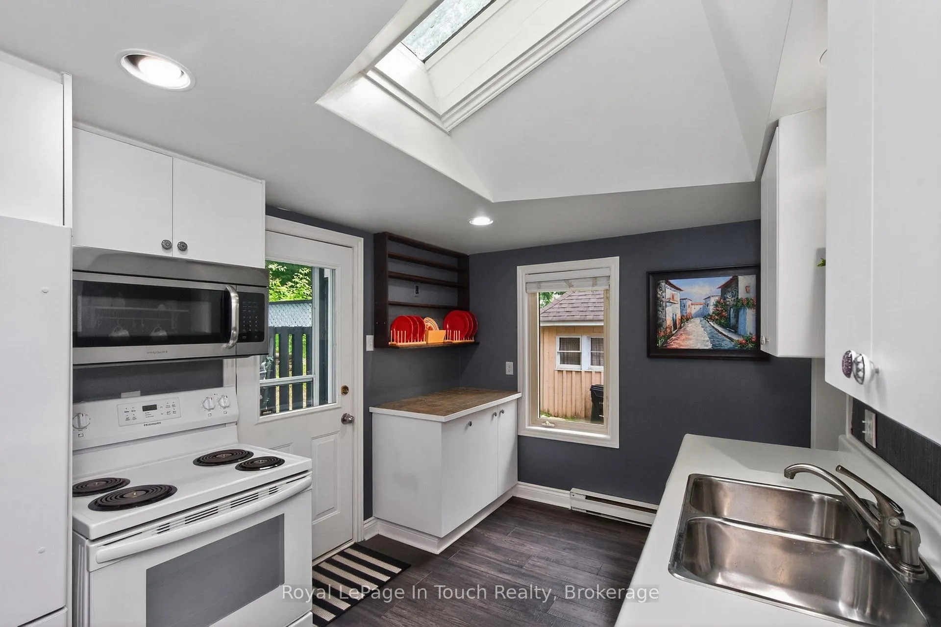 Photo 19 of 330 Third Street, Midland — HOMEH