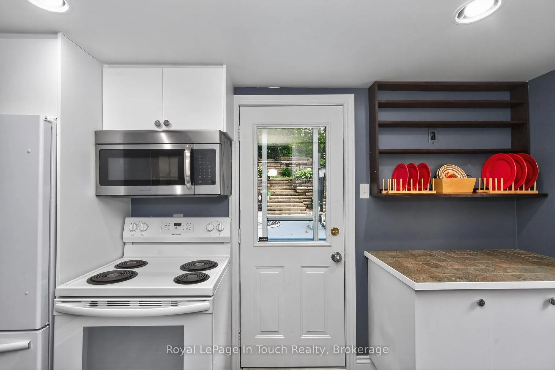 Photo 21 of 330 Third Street, Midland — HOMEH