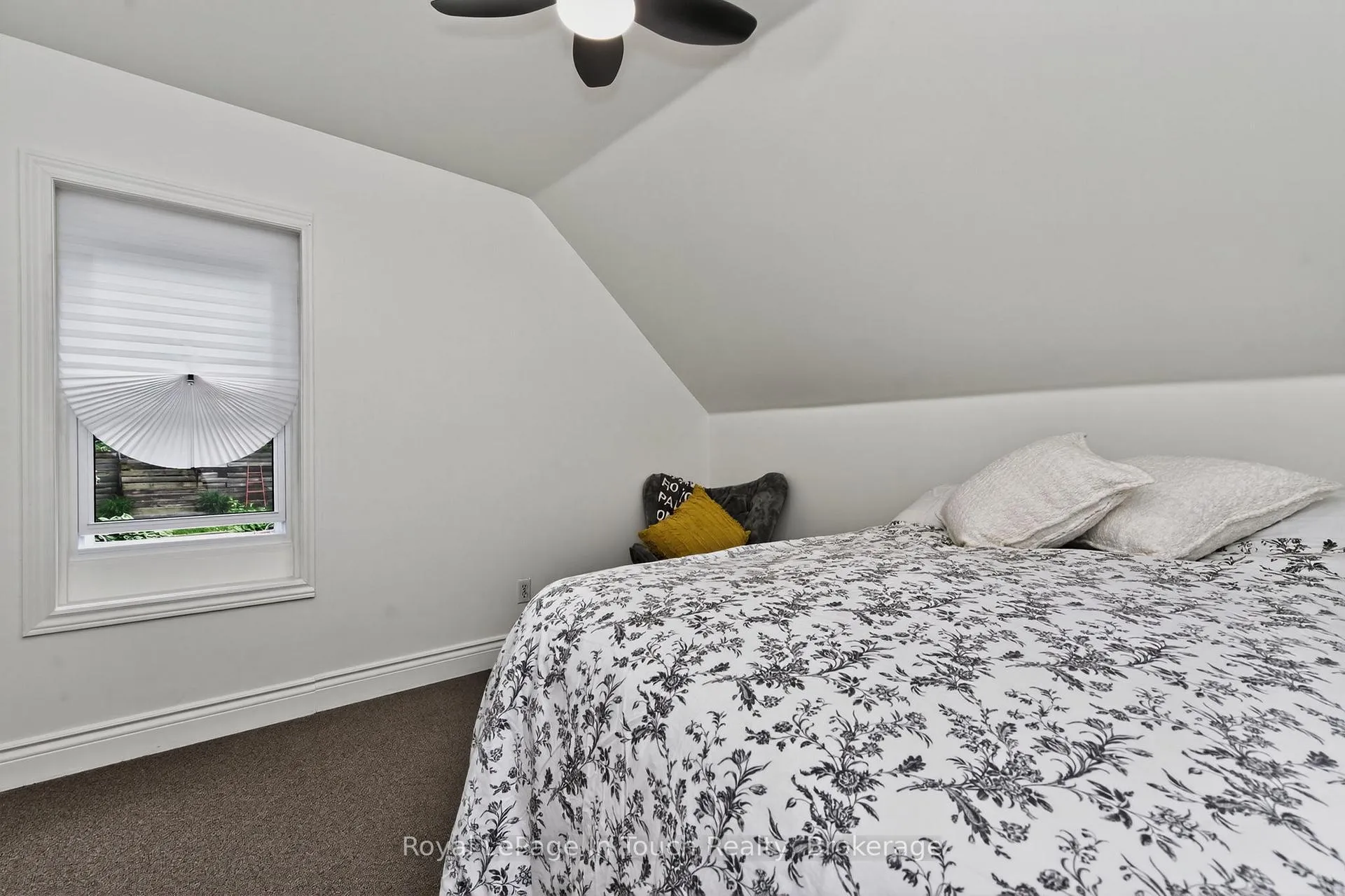 Photo 25 of 330 Third Street, Midland — HOMEH
