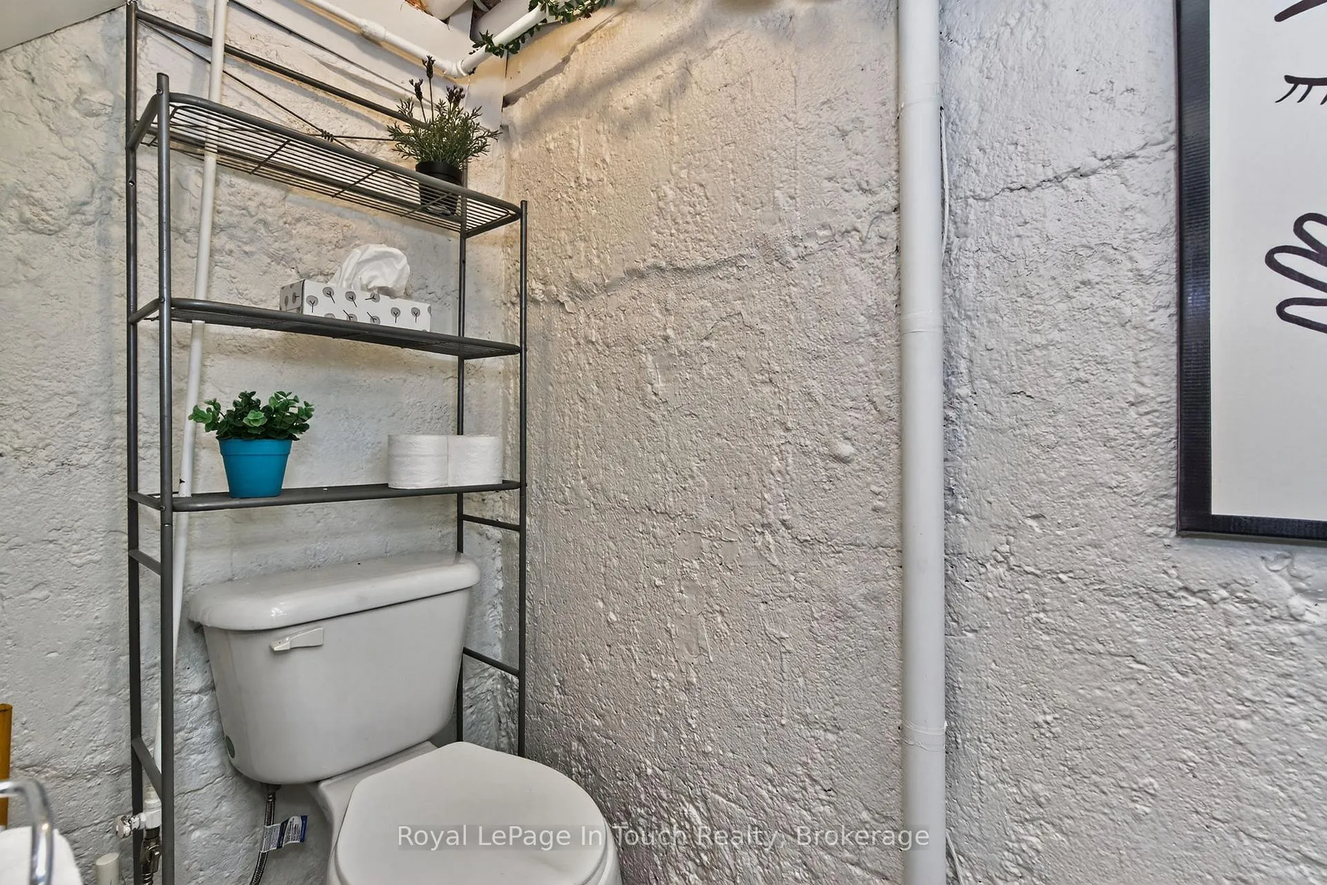 Photo 32 of 330 Third Street, Midland — HOMEH