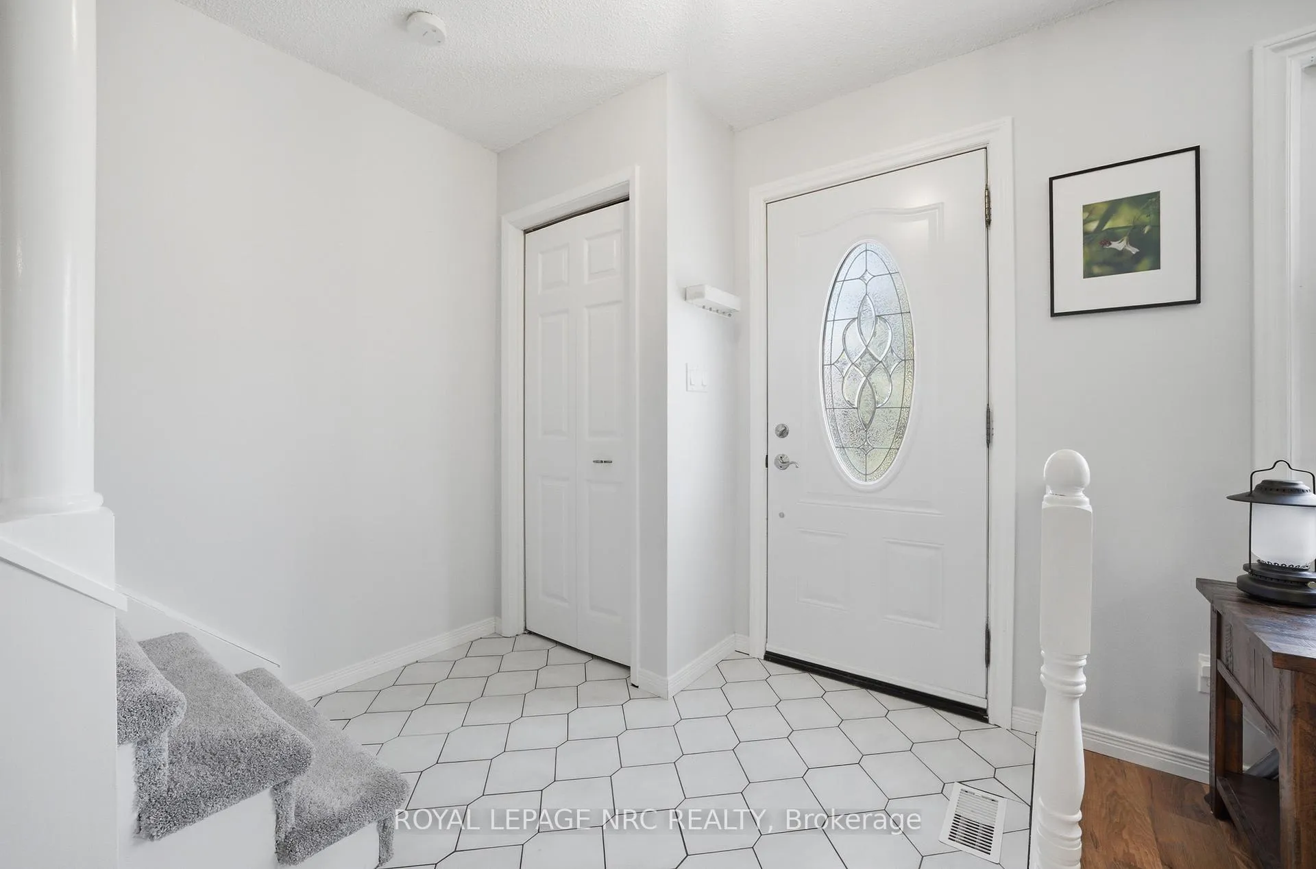 Photo 3 of 35 Birchpark Drive, Grimsby, Grimsby Beach — HOMEH