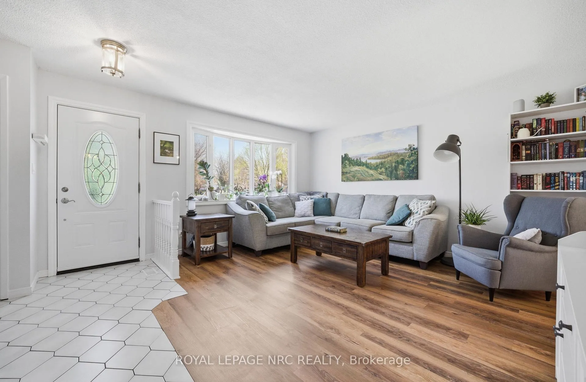 Photo 4 of 35 Birchpark Drive, Grimsby, Grimsby Beach — HOMEH