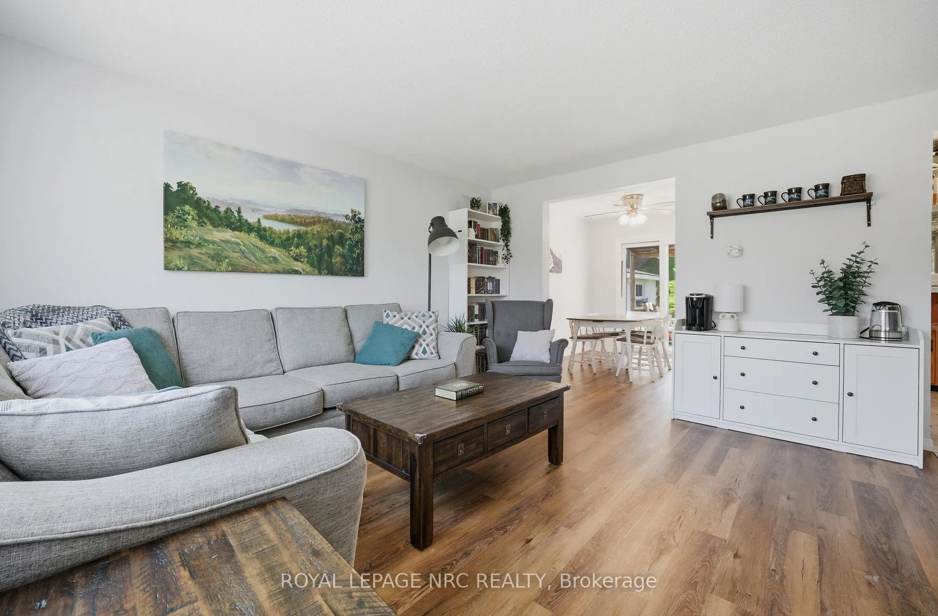 Photo 5 of 35 Birchpark Drive, Grimsby, Grimsby Beach — HOMEH