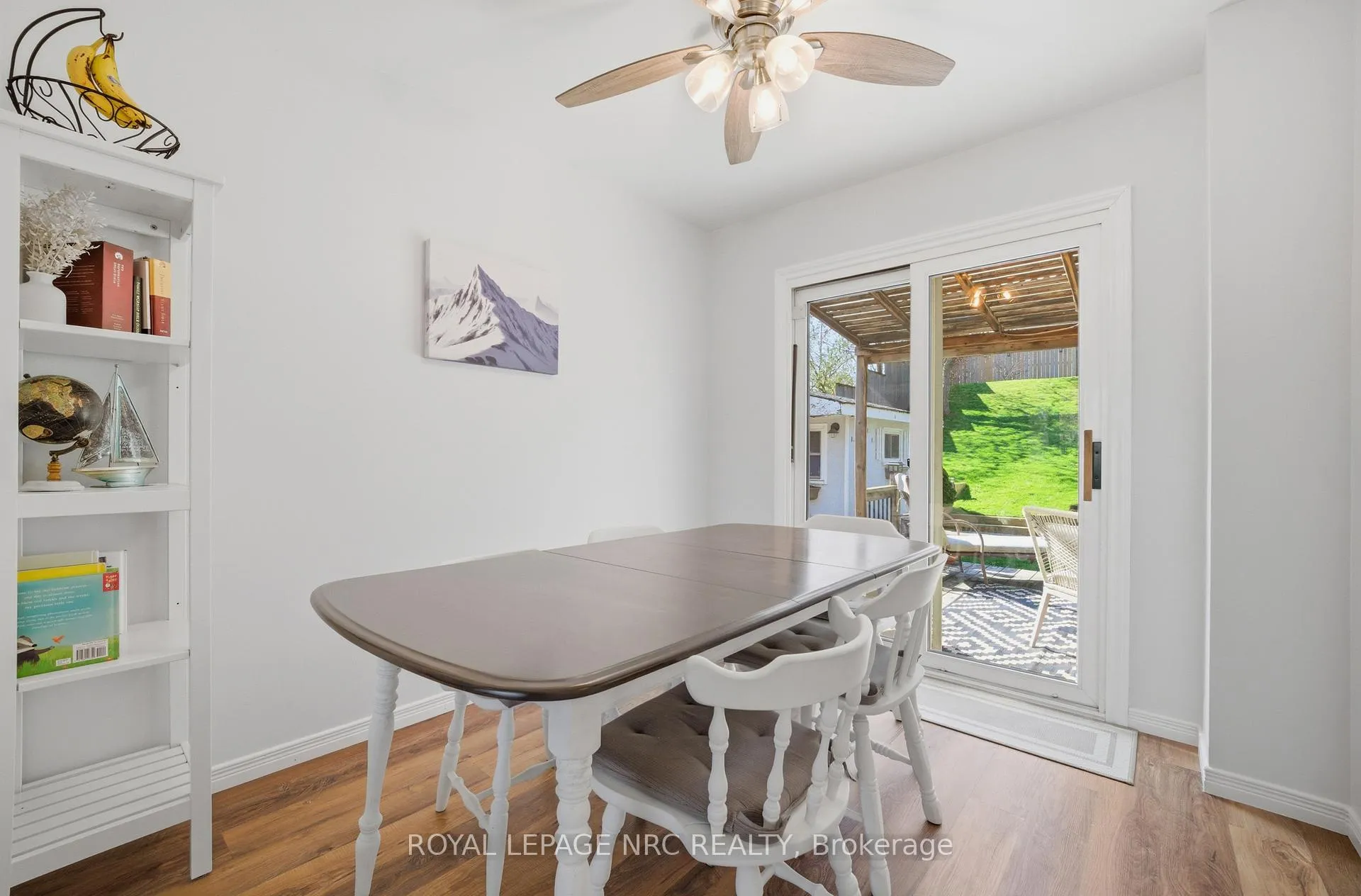 Photo 8 of 35 Birchpark Drive, Grimsby, Grimsby Beach — HOMEH