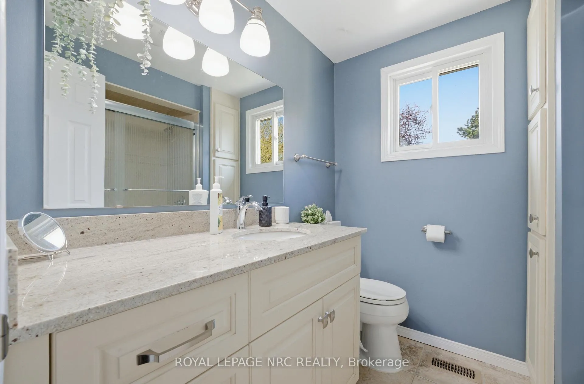 Photo 9 of 35 Birchpark Drive, Grimsby, Grimsby Beach — HOMEH