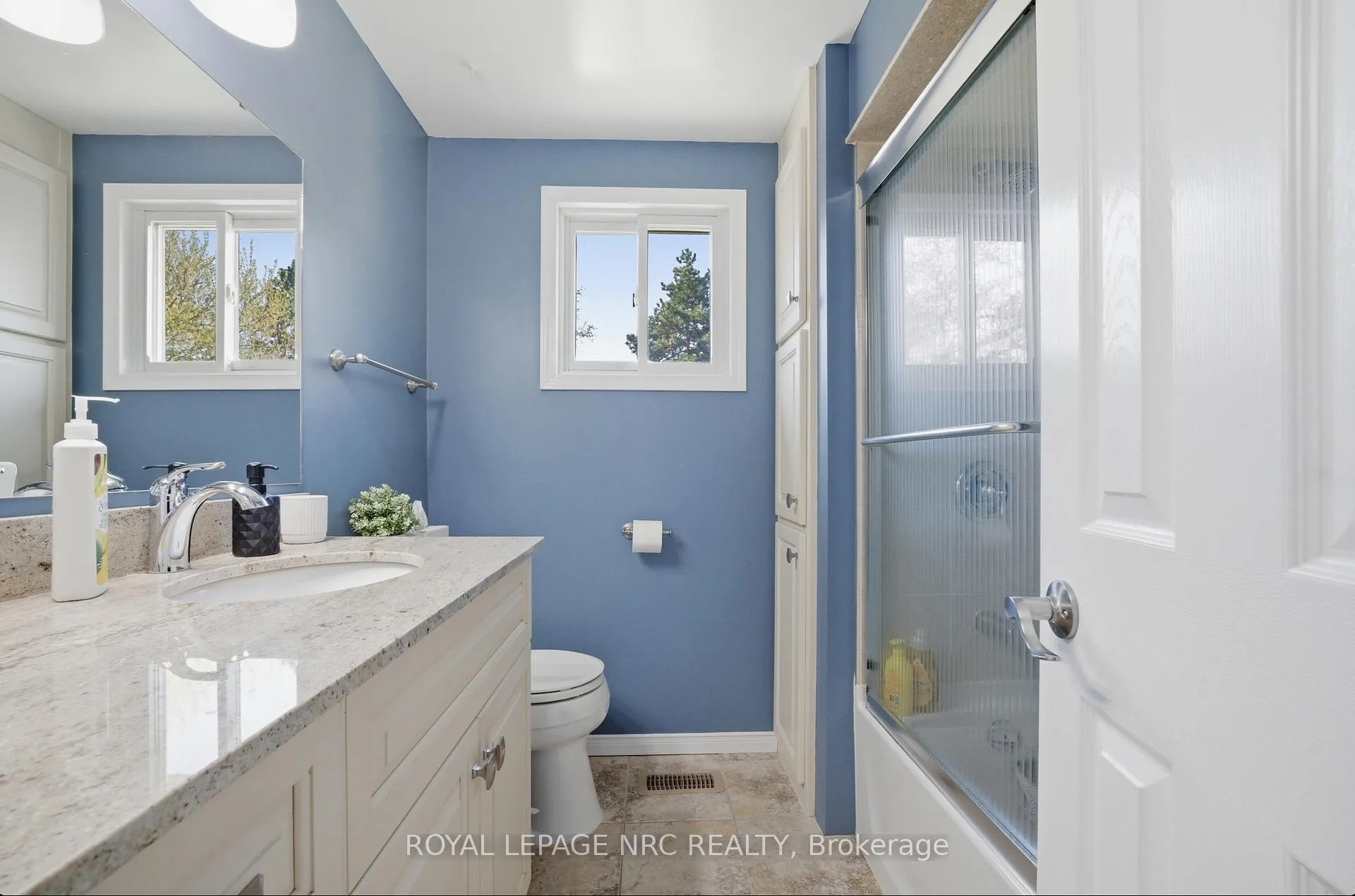 Photo 10 of 35 Birchpark Drive, Grimsby, Grimsby Beach — HOMEH