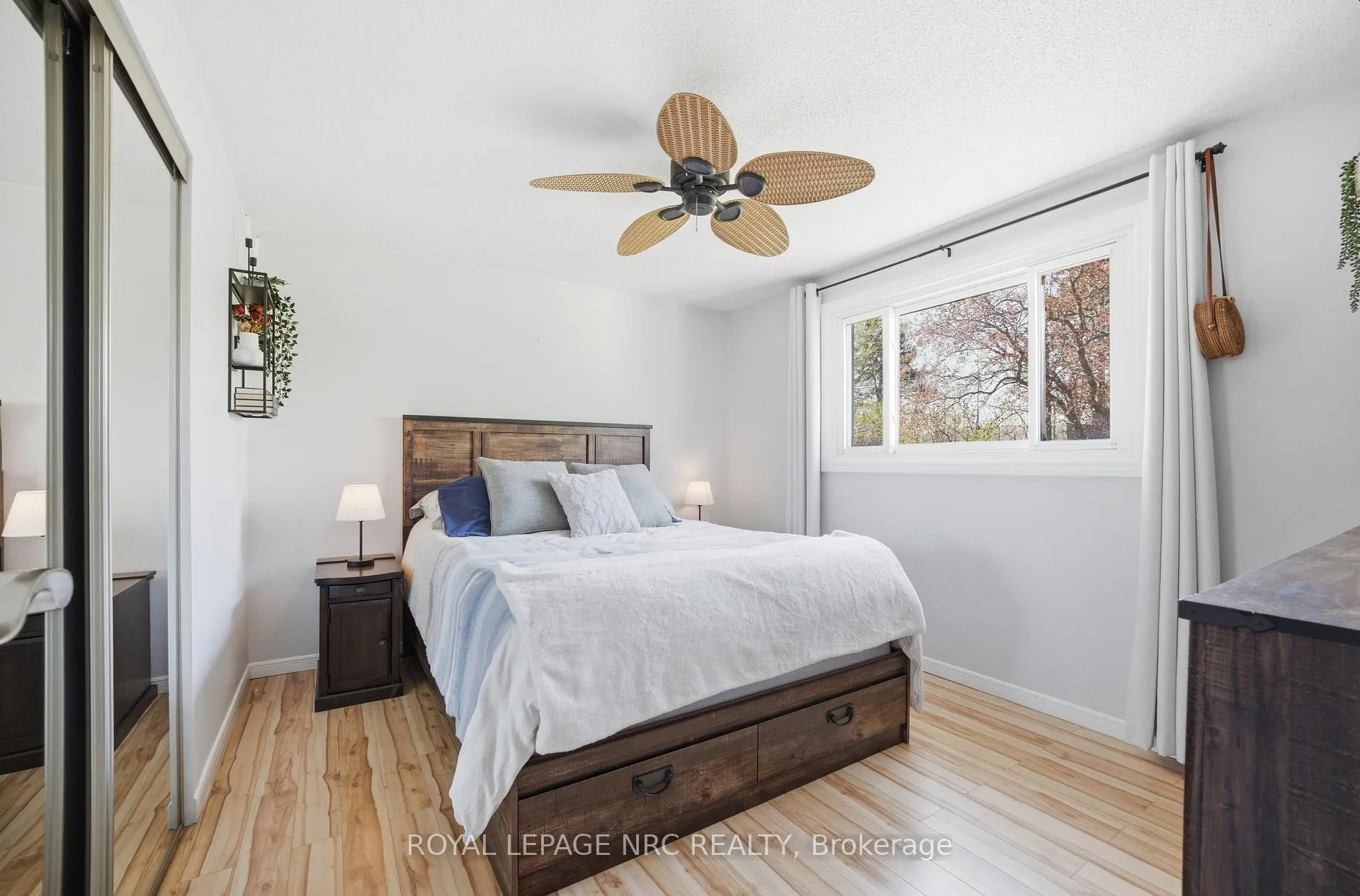 Photo 11 of 35 Birchpark Drive, Grimsby, Grimsby Beach — HOMEH