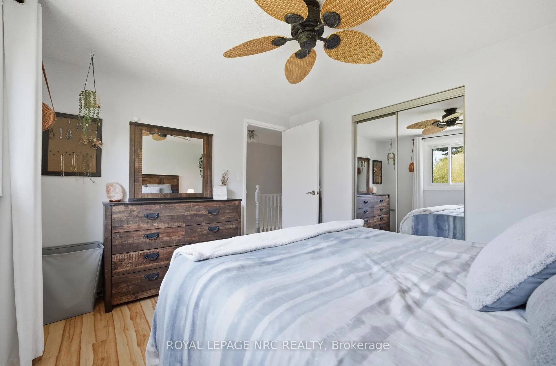Photo 12 of 35 Birchpark Drive, Grimsby, Grimsby Beach — HOMEH