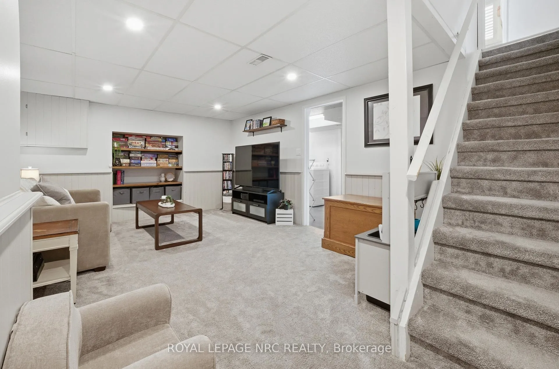 Photo 18 of 35 Birchpark Drive, Grimsby, Grimsby Beach — HOMEH