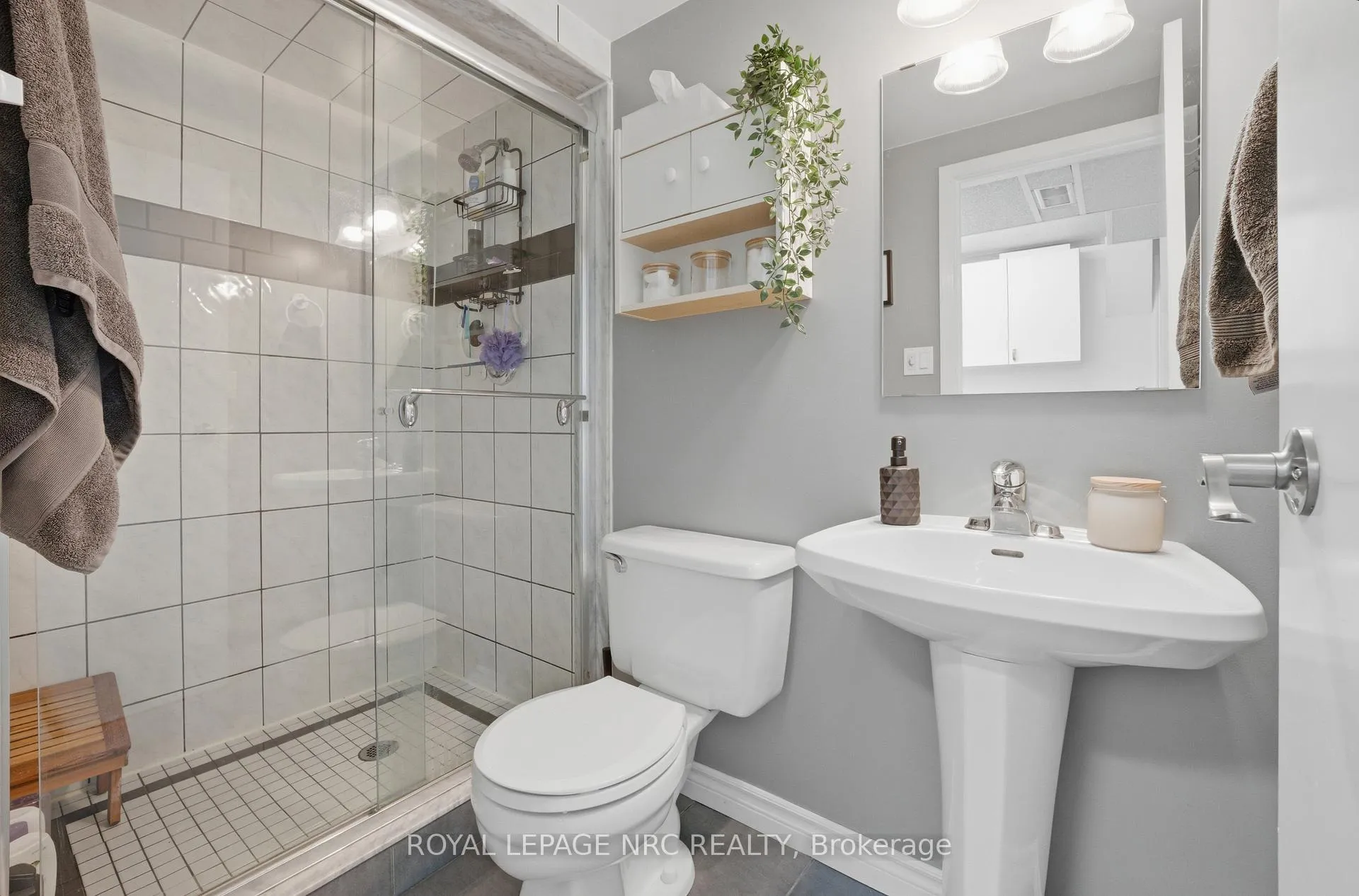 Photo 21 of 35 Birchpark Drive, Grimsby, Grimsby Beach — HOMEH