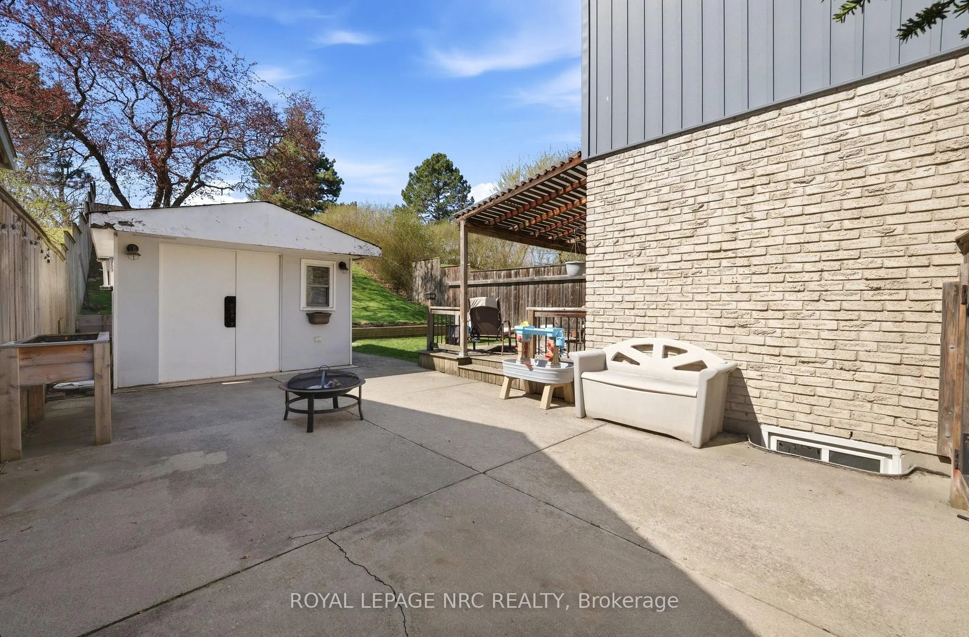 Photo 24 of 35 Birchpark Drive, Grimsby, Grimsby Beach — HOMEH