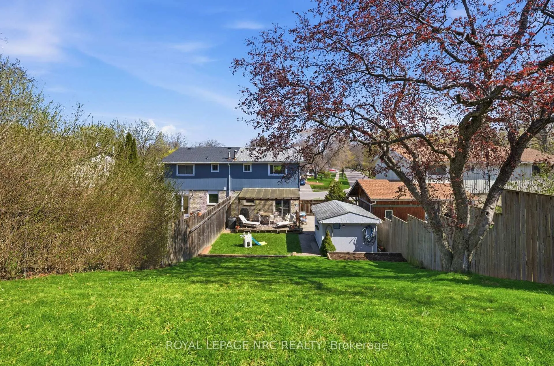 Photo 27 of 35 Birchpark Drive, Grimsby, Grimsby Beach — HOMEH