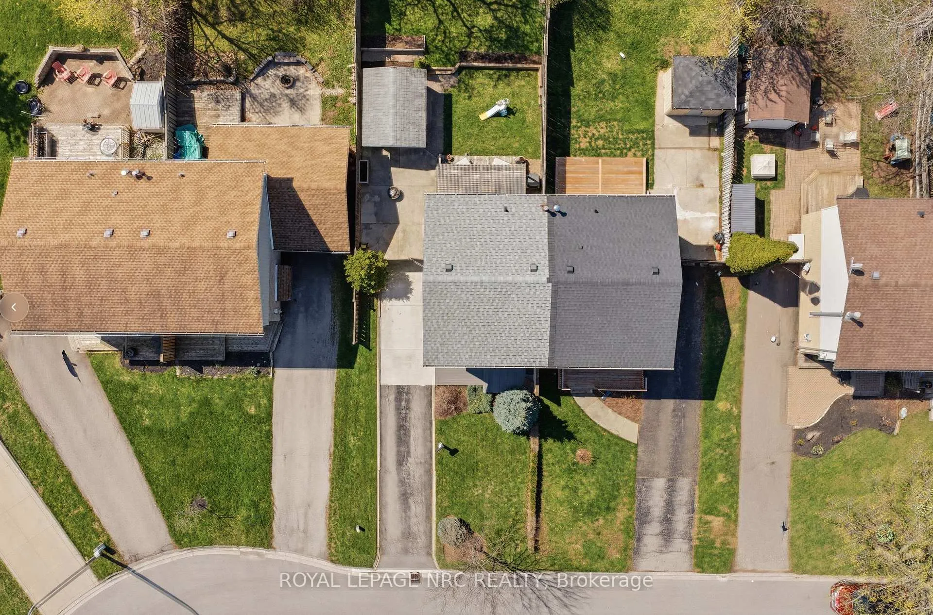 Photo 30 of 35 Birchpark Drive, Grimsby, Grimsby Beach — HOMEH