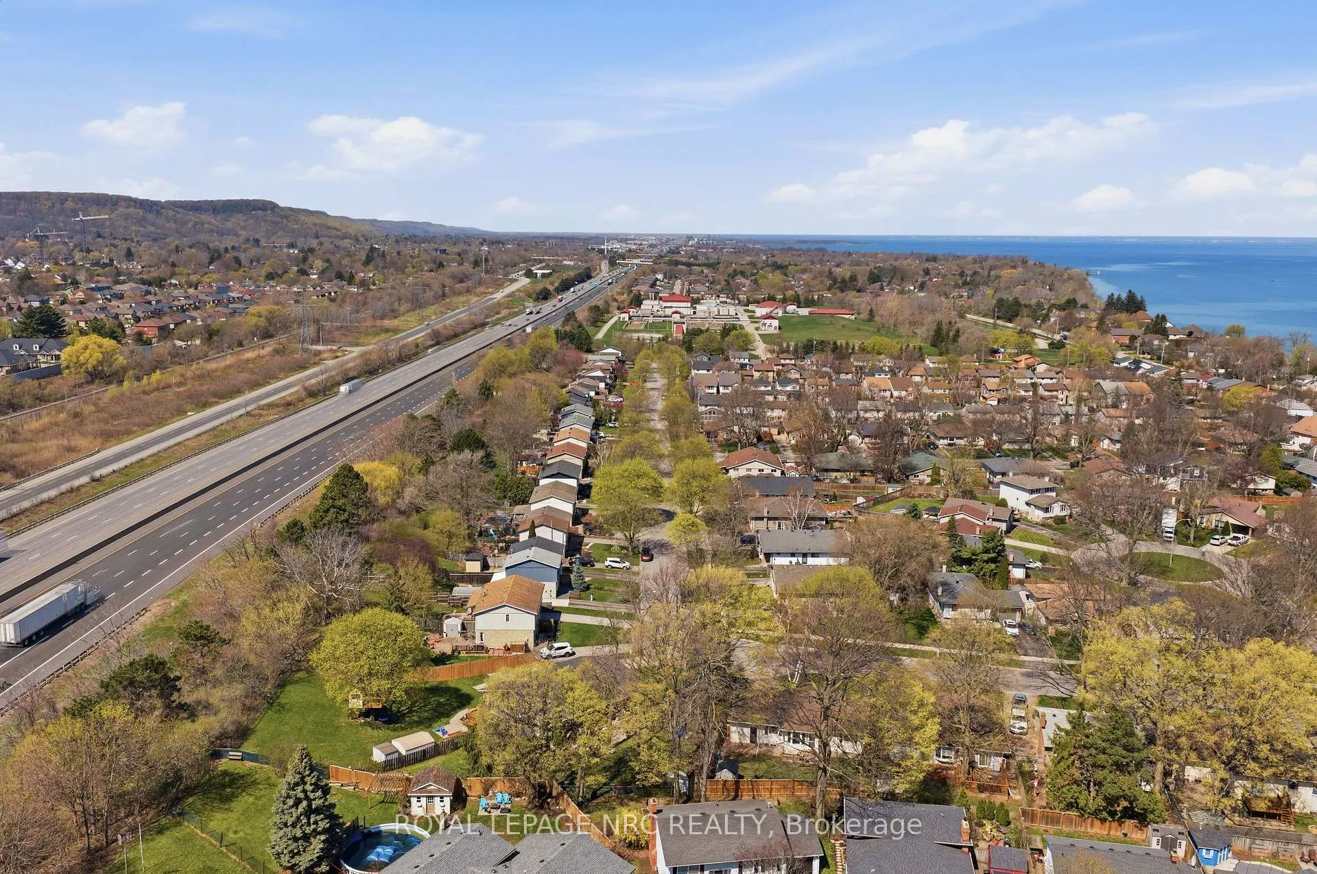 Photo 31 of 35 Birchpark Drive, Grimsby, Grimsby Beach — HOMEH