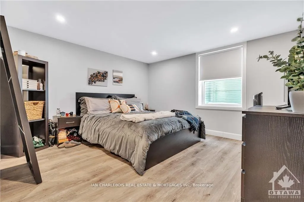 Photo 5 of Unit B, 820 Smyth Road, Ottawa, Elmvale Acres — HOMEH