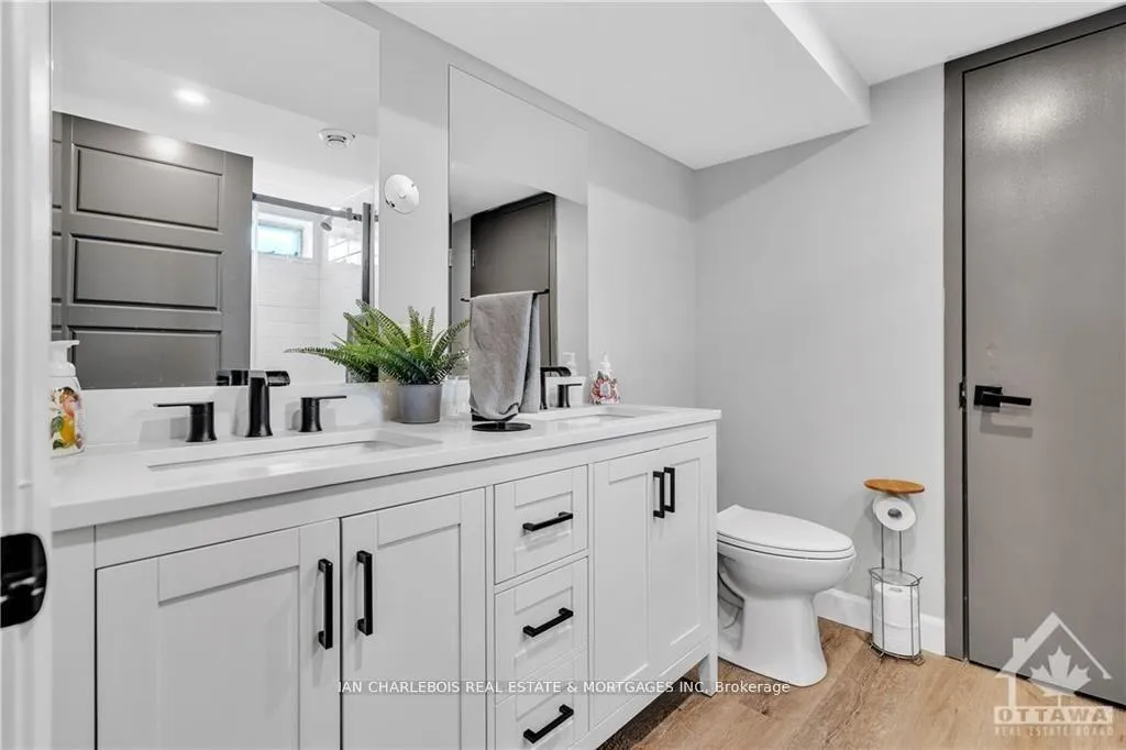 Photo 7 of Unit B, 820 Smyth Road, Ottawa, Elmvale Acres — HOMEH