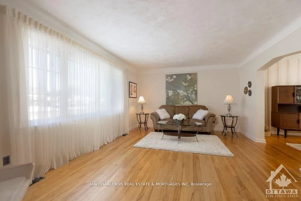 Photo 2 of Unit A, 820 Smyth Road, Ottawa, Elmvale Acres — HOMEH