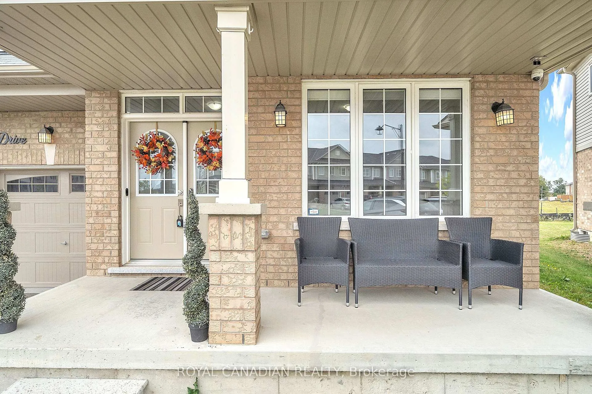 Photo 4 of 237 Kinsman Drive, Hamilton, Binbrook — HOMEH
