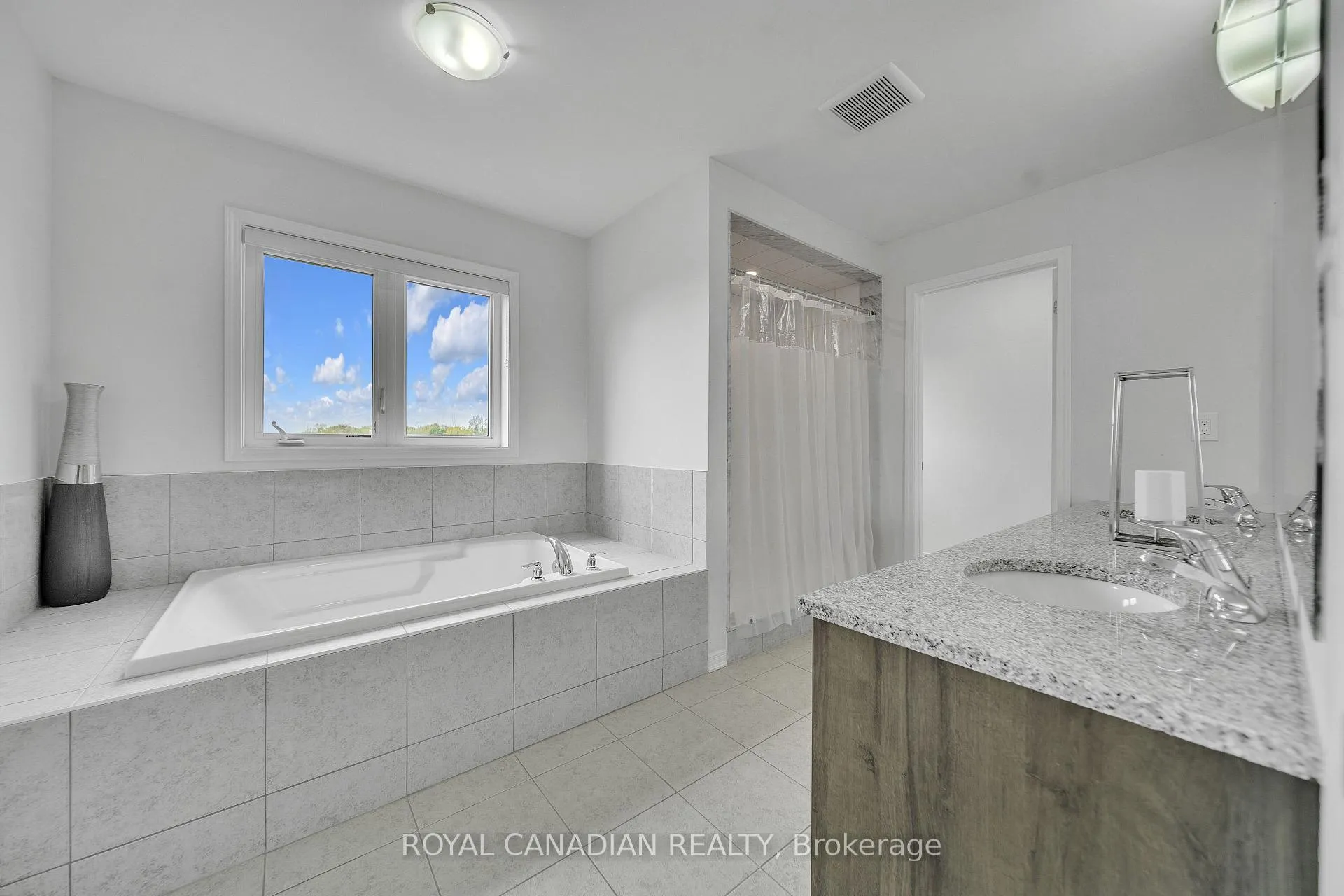 Photo 37 of 237 Kinsman Drive, Hamilton, Binbrook — HOMEH