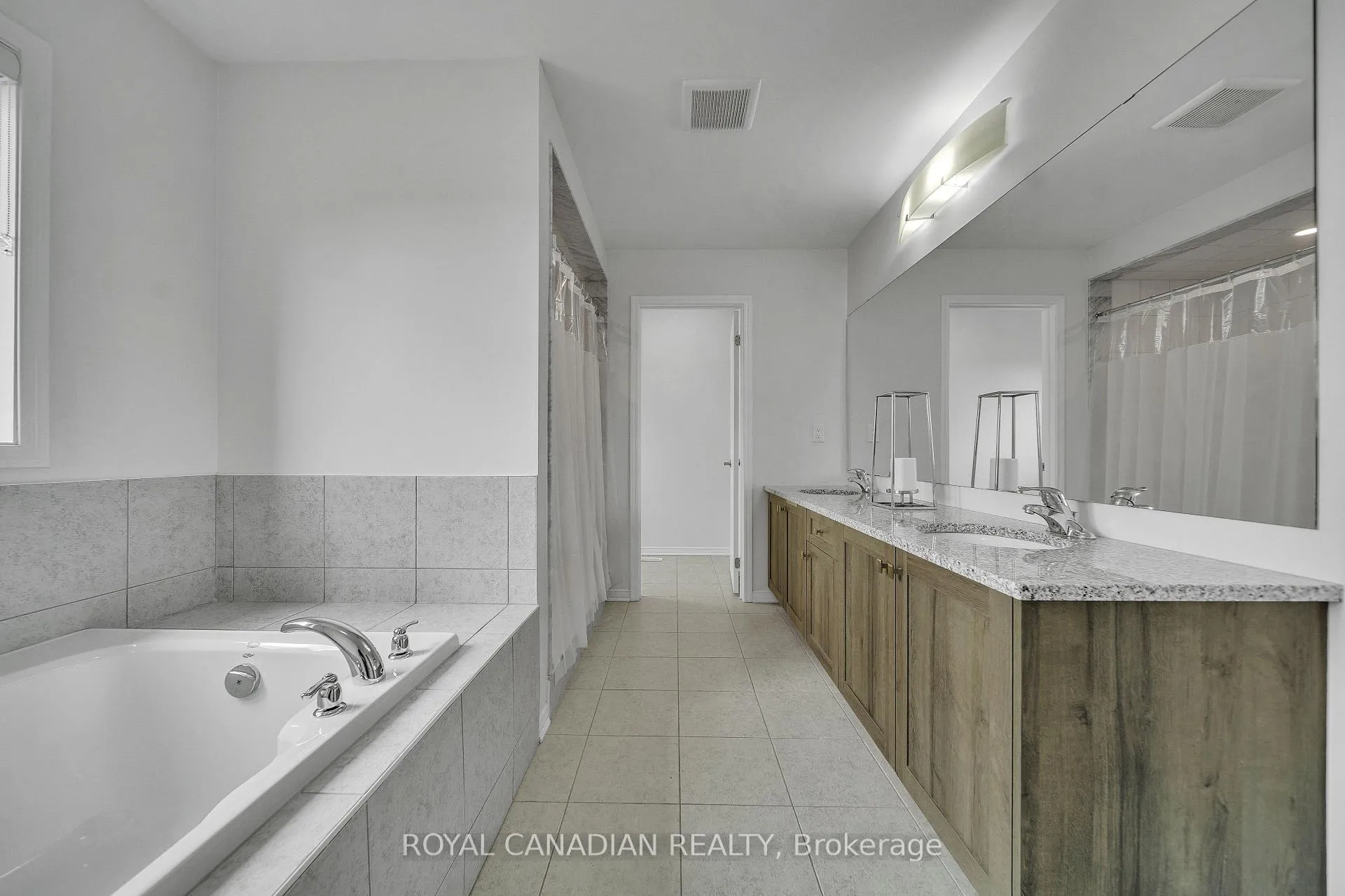 Photo 38 of 237 Kinsman Drive, Hamilton, Binbrook — HOMEH