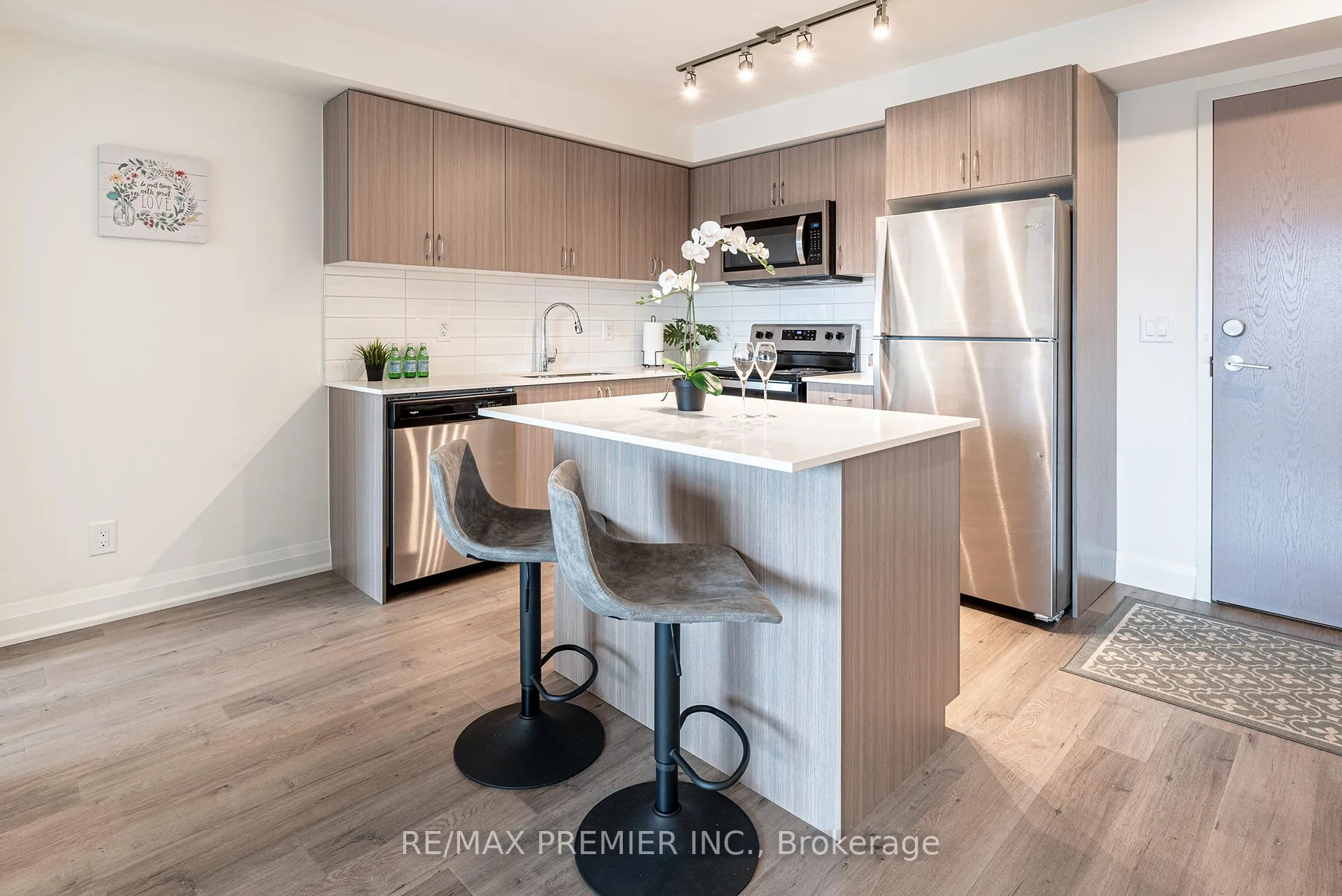 Photo 4 of Unit 908, 58 Lakeside Terrace, Barrie, Little Lake — HOMEH
